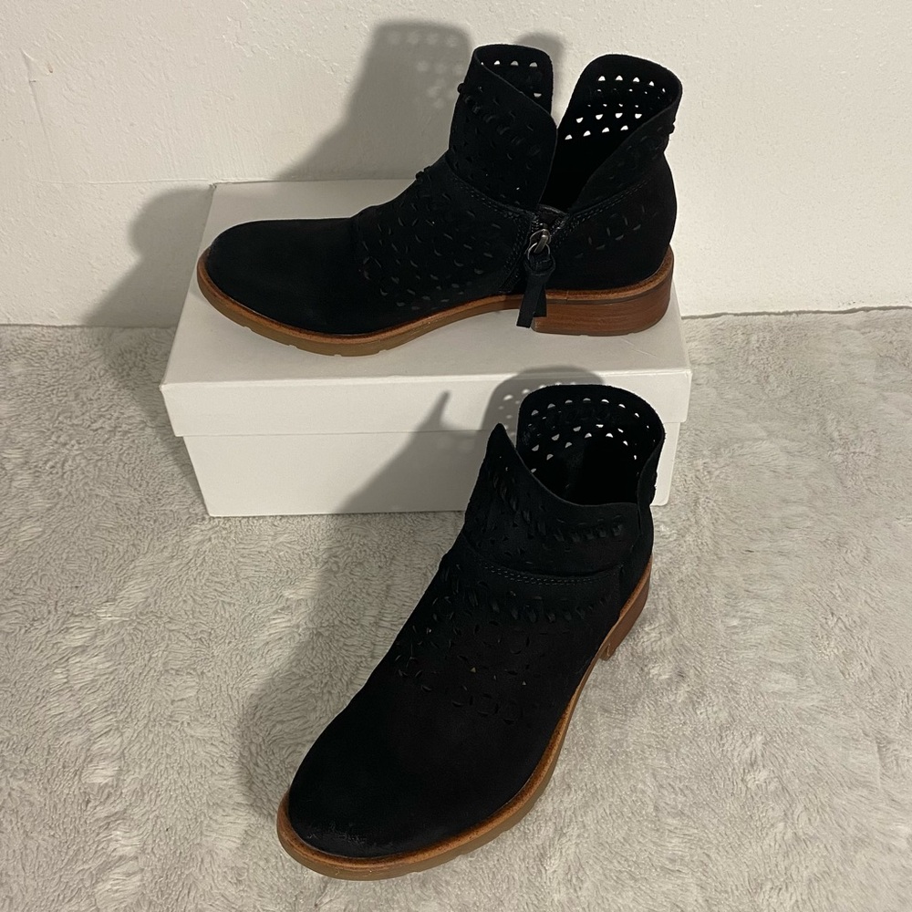 Sofft Brinkley Black Suede Laser Cut Booties Women’s Size 6.5M